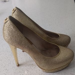 🌸 Beautiful gold heels by Michael Kors 🌸🌸